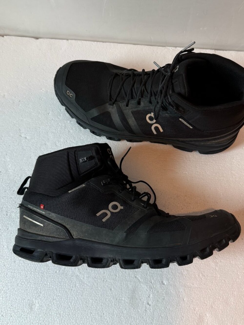 On Cloudrock Waterproof Hiking Boots Mens Size 14 All Black (23.99854)